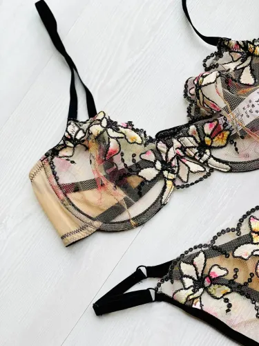 Non-padded bra & G-string set